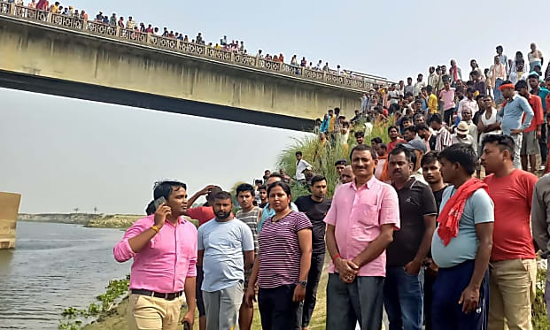 बच्ची को छोड़ दंपत्ति ने नदी में कूदकर की आत्महत्या